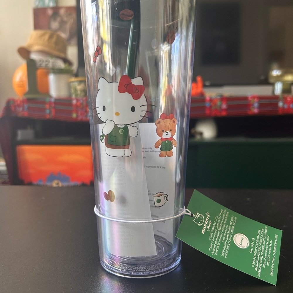 Hello Kitty x Starbucks Tumbler with Green Lid & Straw - Picture 2 of 6